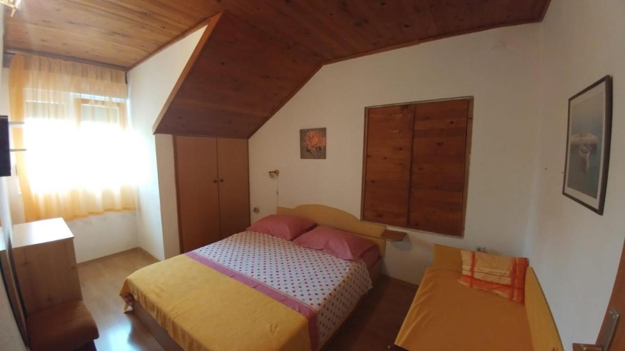Apartments By The Sea Brela, Makarska - 16065 المظهر الخارجي الصورة