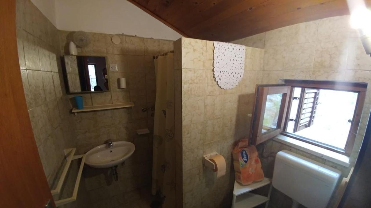 Apartments By The Sea Brela, Makarska - 16065 المظهر الخارجي الصورة