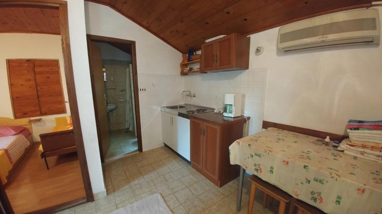 Apartments By The Sea Brela, Makarska - 16065 المظهر الخارجي الصورة