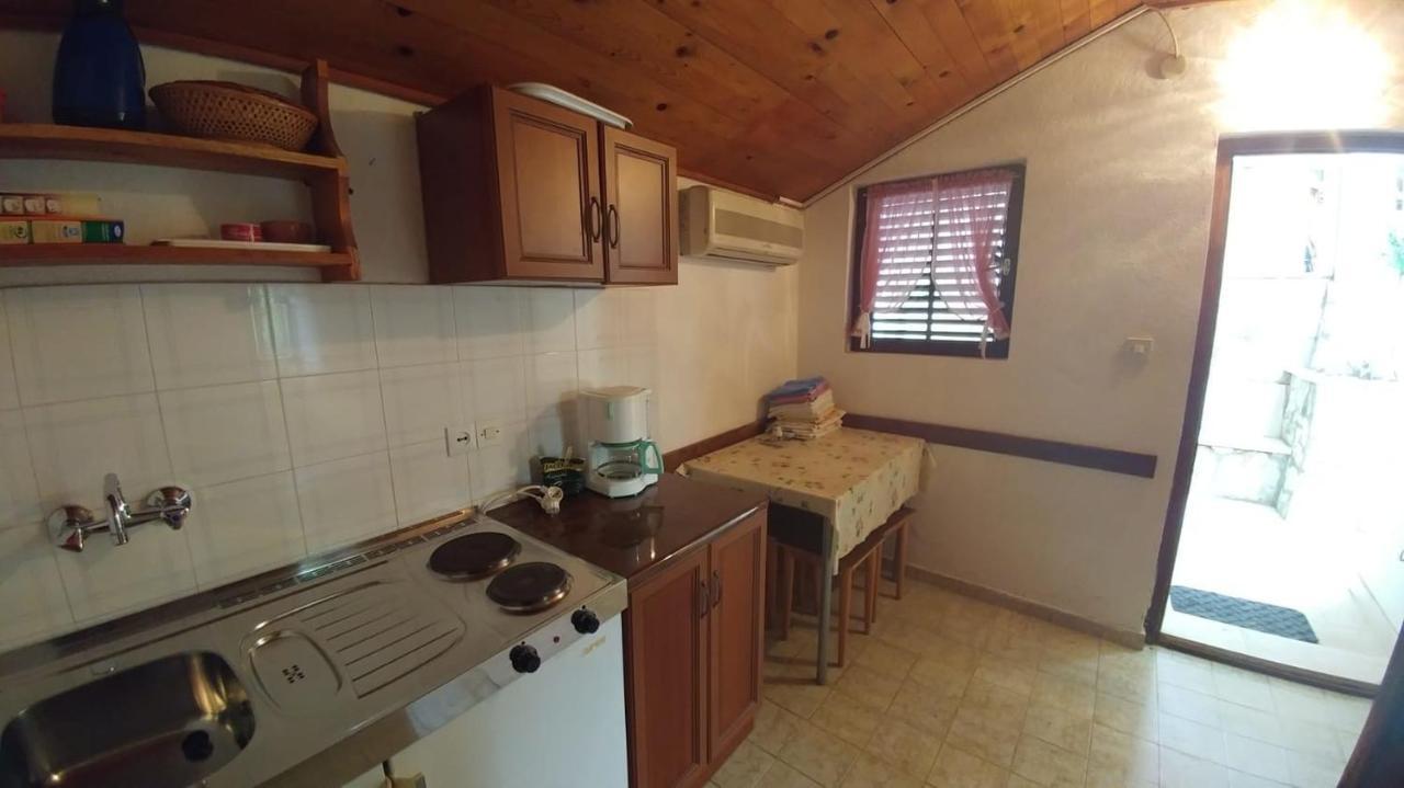 Apartments By The Sea Brela, Makarska - 16065 المظهر الخارجي الصورة